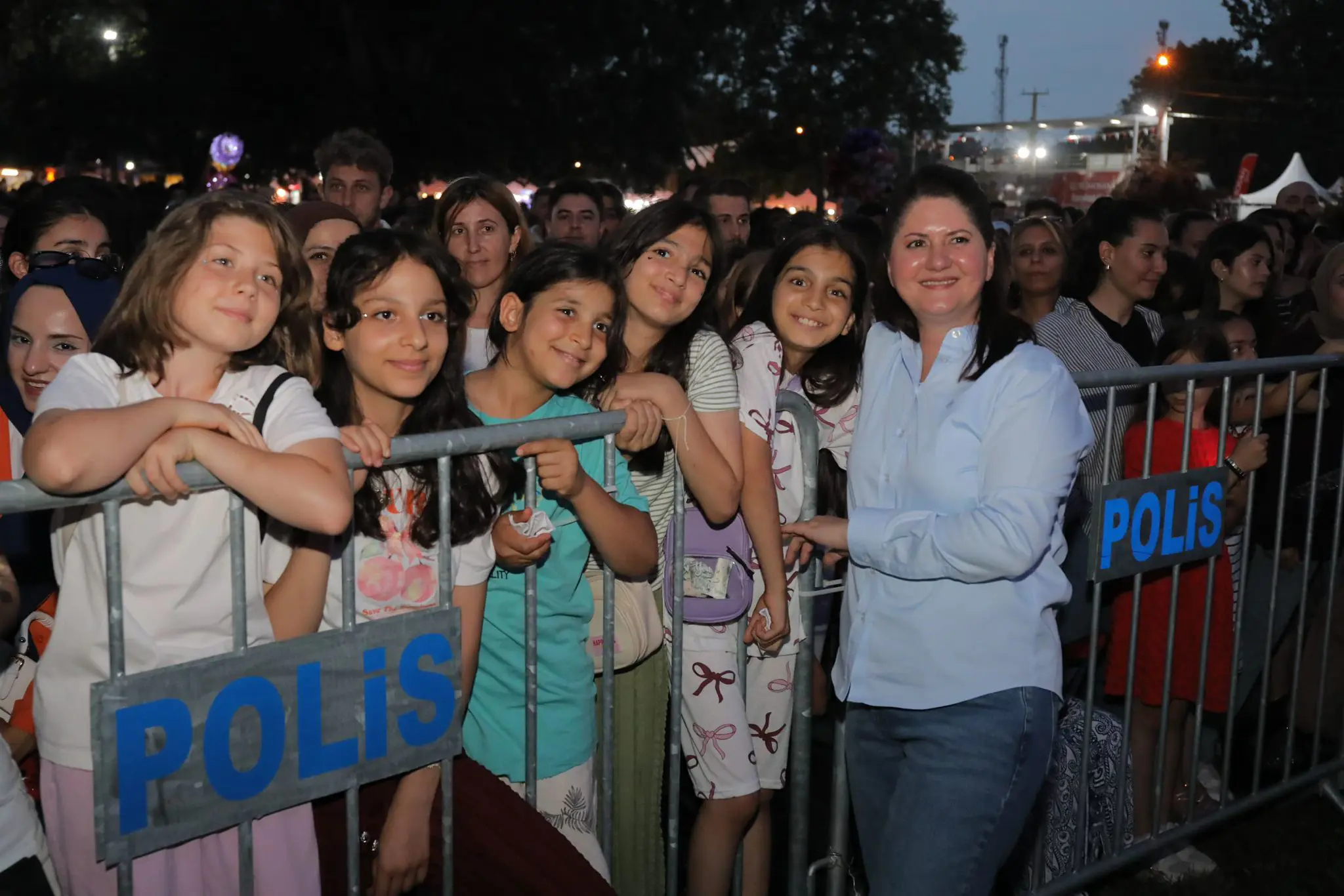 665. KIRKPINAR YAĞLI GÜREŞLERİ FESTİVALİ’NDE EMİR CAN İĞREK VE RİTİM GRUPLARI RÜZGARI ESTİ galeri görseli